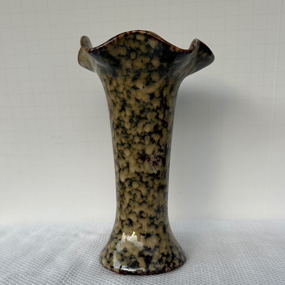 Brown & Tan Speckled 7” Ceramic Vase With Ruffled Rim Tortoise Shell Pattern